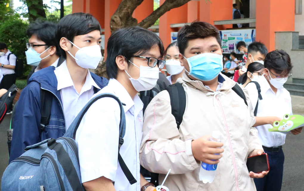 Tất tần tật thi đánh giá năng lực ĐH Quốc gia TPHCM: Cẩn thận bị đình chỉ! - 2 Tất tần tật thi đánh giá năng lực ĐH Quốc gia TPHCM: Cẩn thận bị đình chỉ! - 2