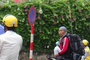 Giảng viên trẻ đi bộ xuyên Việt, vượt hành trình dài 1.730 km