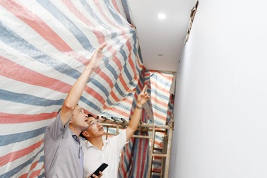 Cử người theo dõi vết nứt tường chung cư 36 tầng ở TPHCM 24/24h