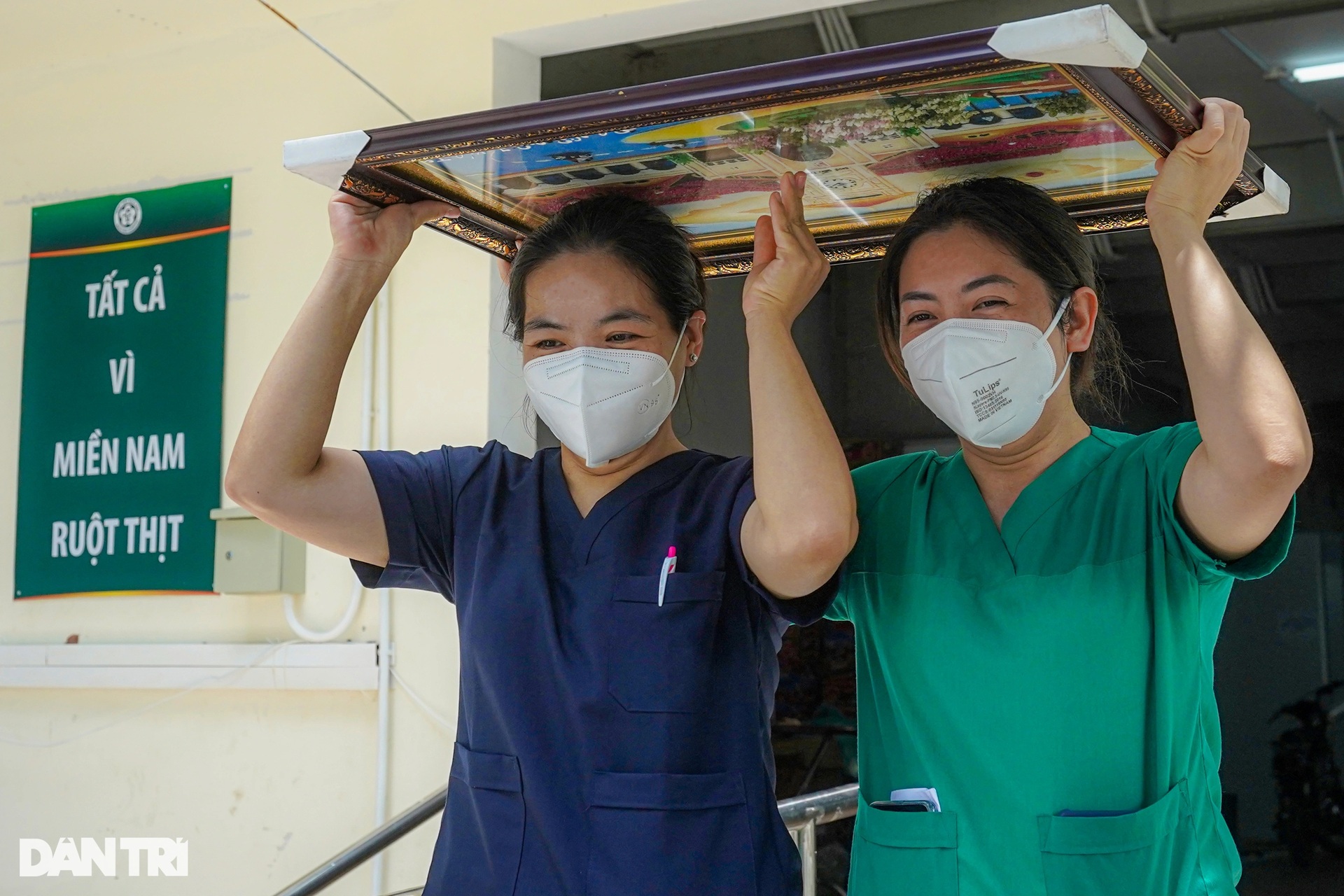 Y bác sĩ Bệnh viện Bạch Mai rời TPHCM sau 2 tháng chi viện chống dịch - 11