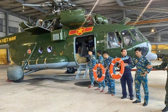 Dùng trực thăng tiếp tế phao cứu sinh cho vùng lụt Gia Lai, Đắk Lắk