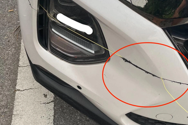 Tốn 12 triệu đồng vì ô tô bị dây diều 'chém' khi di chuyển trên đê ở Hà Nội