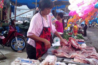 “Điệp khúc” giá cả ngày Tết lại... lên mây