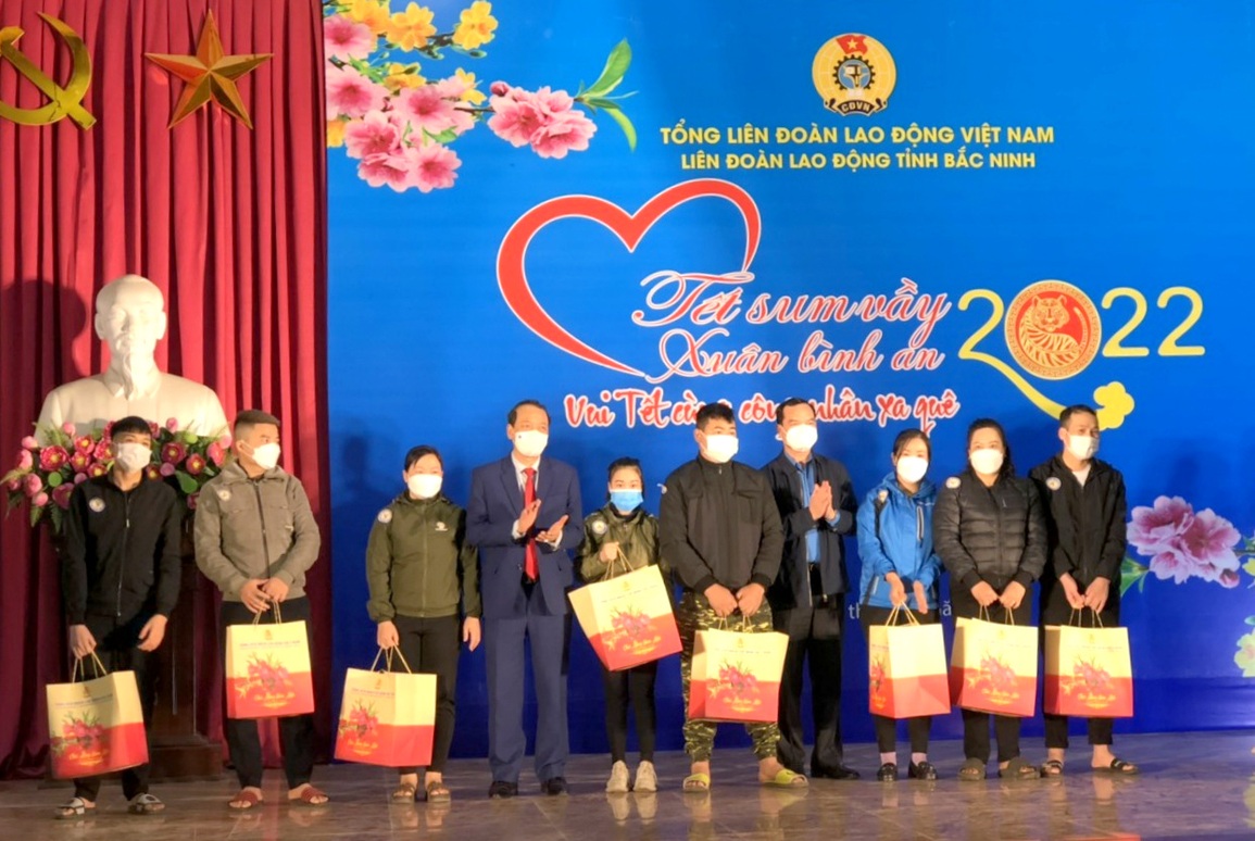 Tổ chức vui Tết cùng công nhân xa quê cho 100 lao động - 1 Tổ chức vui Tết cùng công nhân xa quê cho 100 lao động - 1
