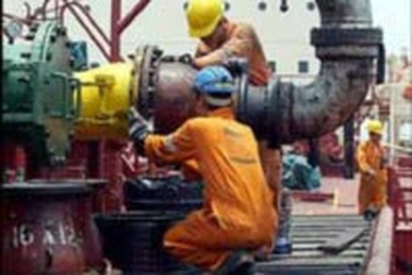 Giá dầu chạm mức 61 USD/thùng 