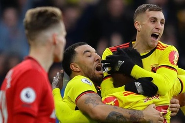 Watford 2-0 Man Utd: Hai bàn thắng trong ba phút