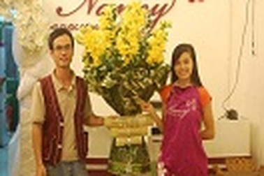 Một tháng lương có mua được một bó hoa?