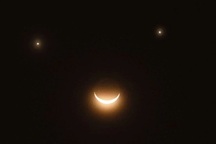 Mặt Trăng "cười" hiếm gặp xuất hiện: Việt Nam có quan sát được?