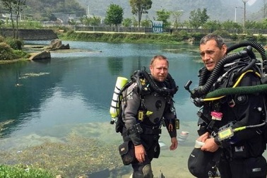 Những giờ phút "cân não" của nhóm giải cứu đội bóng Thái Lan