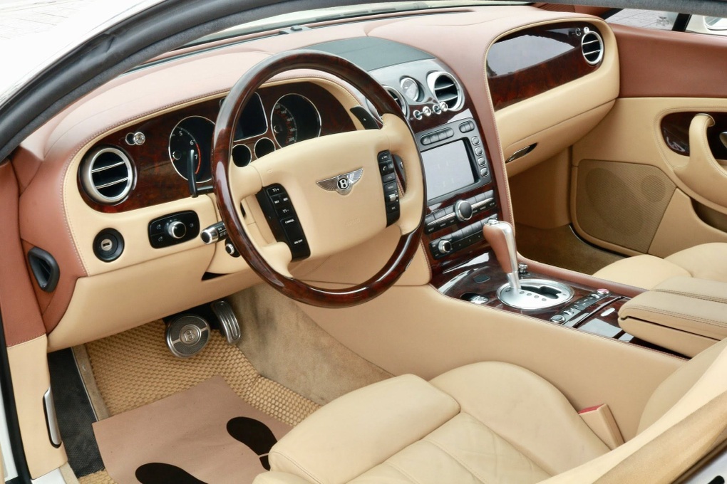 Bentley Continental GT gần 20 tuổi vẫn có giá sang nhượng hơn 2 tỷ đồng - 4 Bentley Continental GT gần 20 tuổi vẫn có giá sang nhượng hơn 2 tỷ đồng - 4