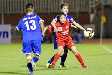 Sự cố “bẻ còi” trong ngày đầu lượt về giải bóng đá nữ vô địch quốc gia
