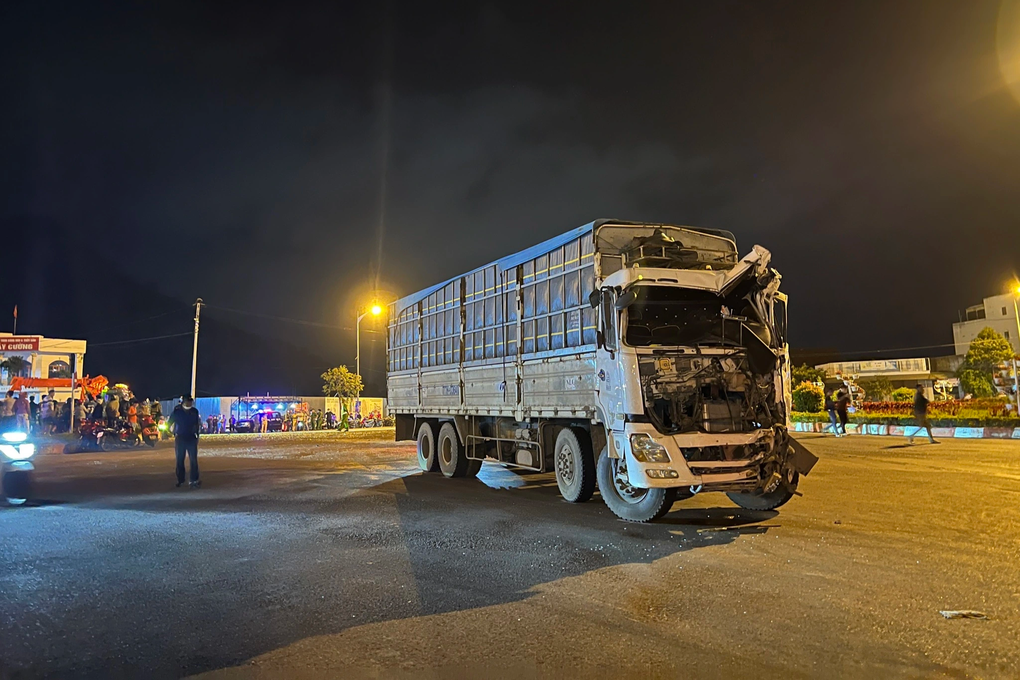 13 người nhập viện sau cú va chạm giữa 2 ô tô - 2 13 người nhập viện sau cú va chạm giữa 2 ô tô - 2
