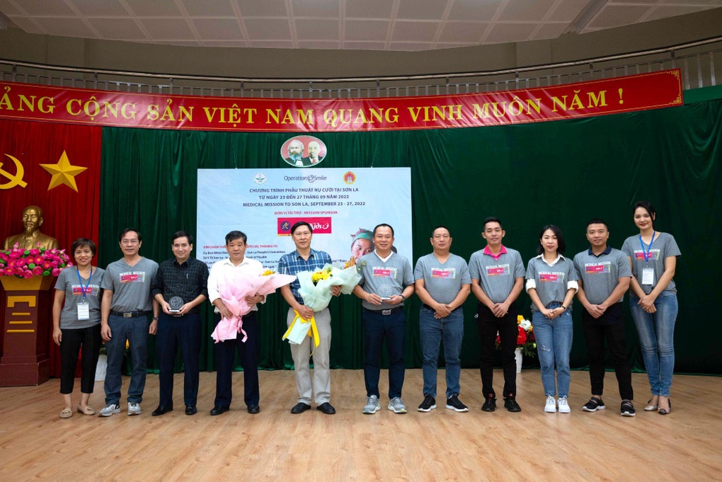 Điều gì chờ đón trẻ hở hàm ếch sau ca mổ tìm lại nụ cười 45 phút? - 1 Điều gì chờ đón trẻ hở hàm ếch sau ca mổ tìm lại nụ cười 45 phút? - 1