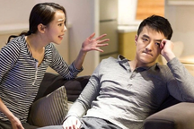 Vợ bầu tâm lý gợi ý chồng "bóc bánh trả tiền" và cái kết