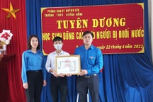 Nam sinh lớp 9 kịp thời cứu sống em nhỏ đuối nước dưới hồ sen