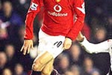 Ferguson: “12 triệu bảng chưa đủ mua Nistelrooy”