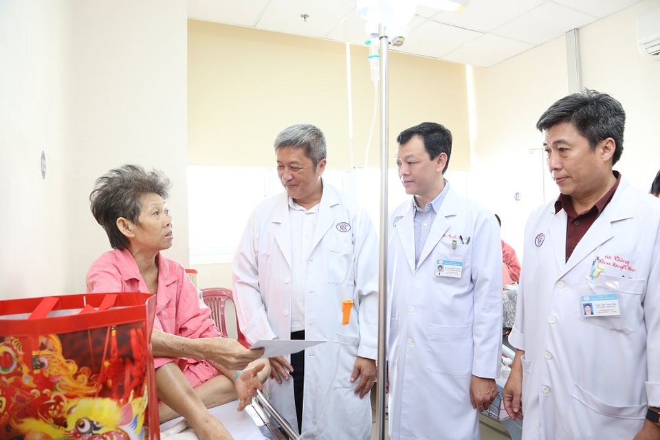 Bộ Y tế kiểm tra công tác trực, chúc tết Bệnh viện Chợ Rẫy - 5 Bộ Y tế kiểm tra công tác trực, chúc tết Bệnh viện Chợ Rẫy - 5