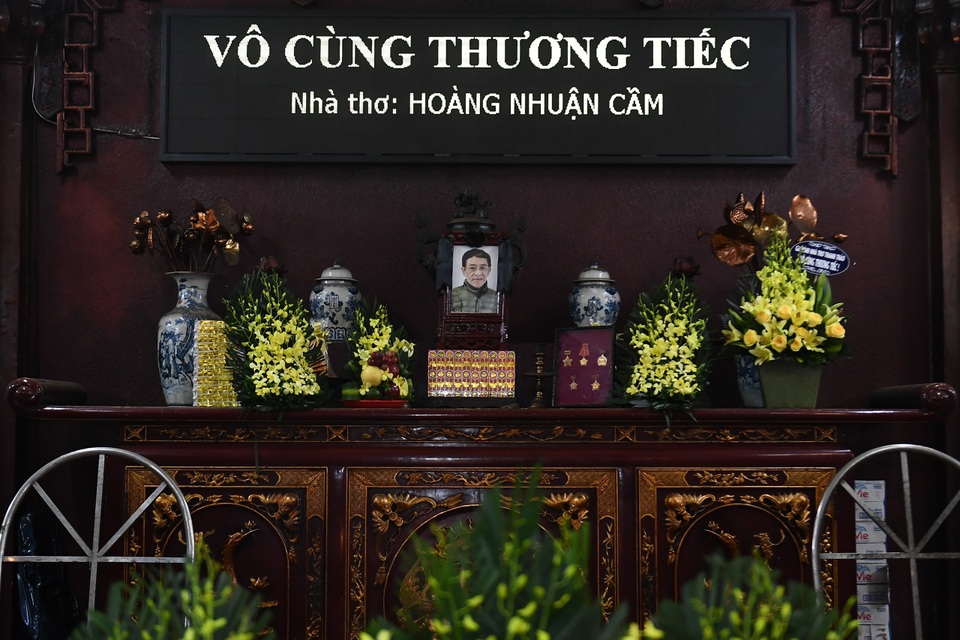 Xúc động giây phút tiễn biệt tác giả bài thơ Chiếc lá đầu tiên - 1 Xúc động giây phút tiễn biệt tác giả bài thơ Chiếc lá đầu tiên - 1