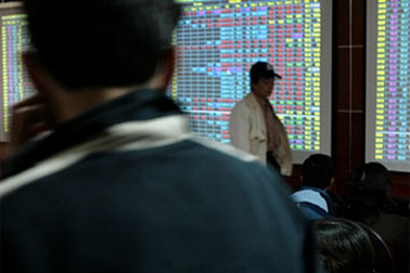 Bị phạt tiền tỷ vì "làm giá" chứng khoán