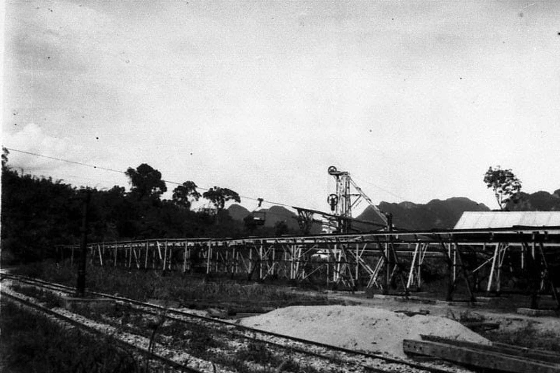 Khám phá không trung thiết lộ dài 65km nối Việt - Lào ở thế kỷ XX - 2 Khám phá không trung thiết lộ dài 65km nối Việt - Lào ở thế kỷ XX - 2