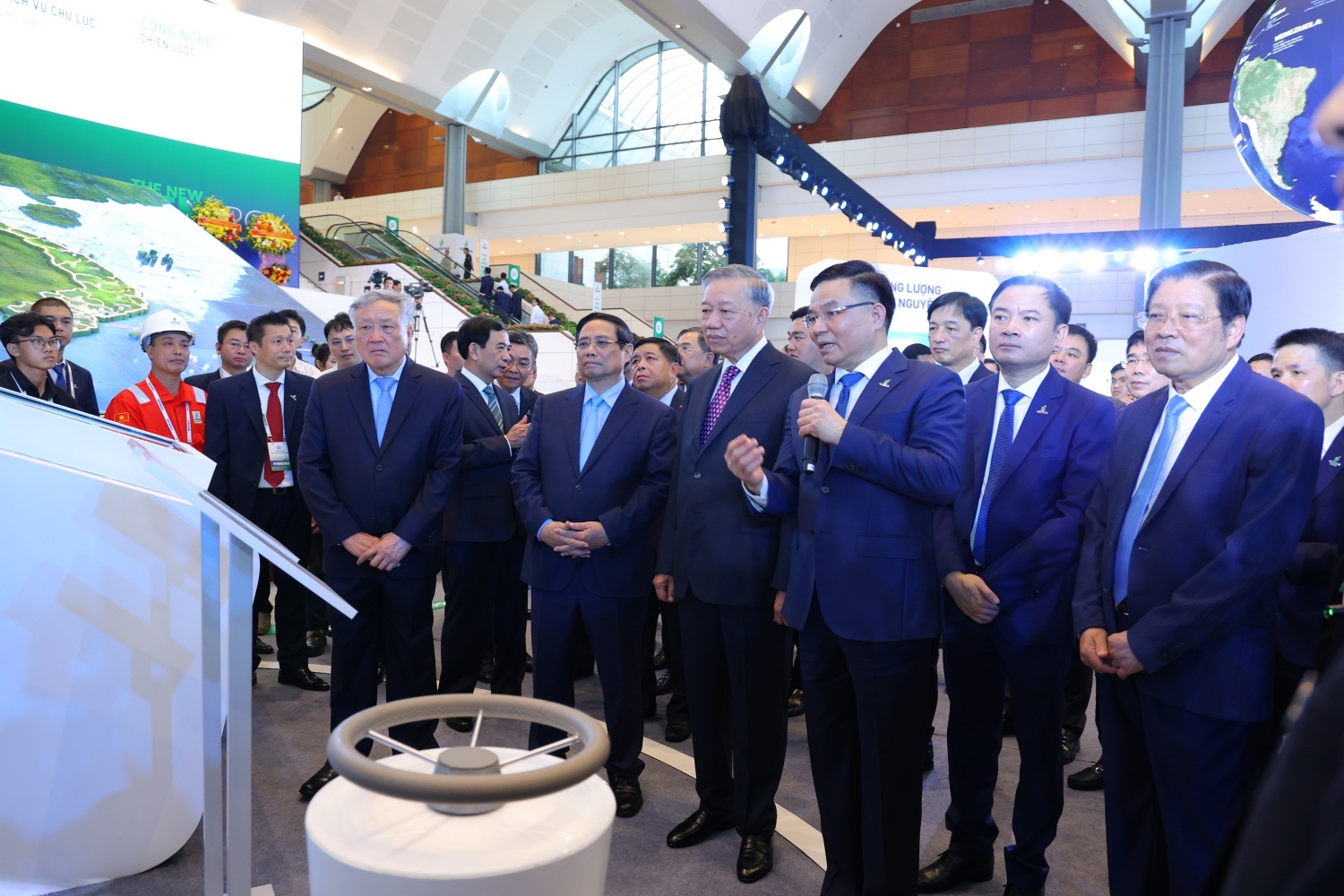 Đến năm 2030, PVN phải lọt top 500 doanh nghiệp lớn nhất thế giới - 1