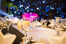 Covid-19 bùng phát, khách dồn dập gọi điện báo hủy tiệc tất niên