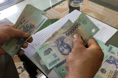 Nhóm thanh niên hai lần "gài bẫy" tống tiền CSGT 80-100 triệu đồng