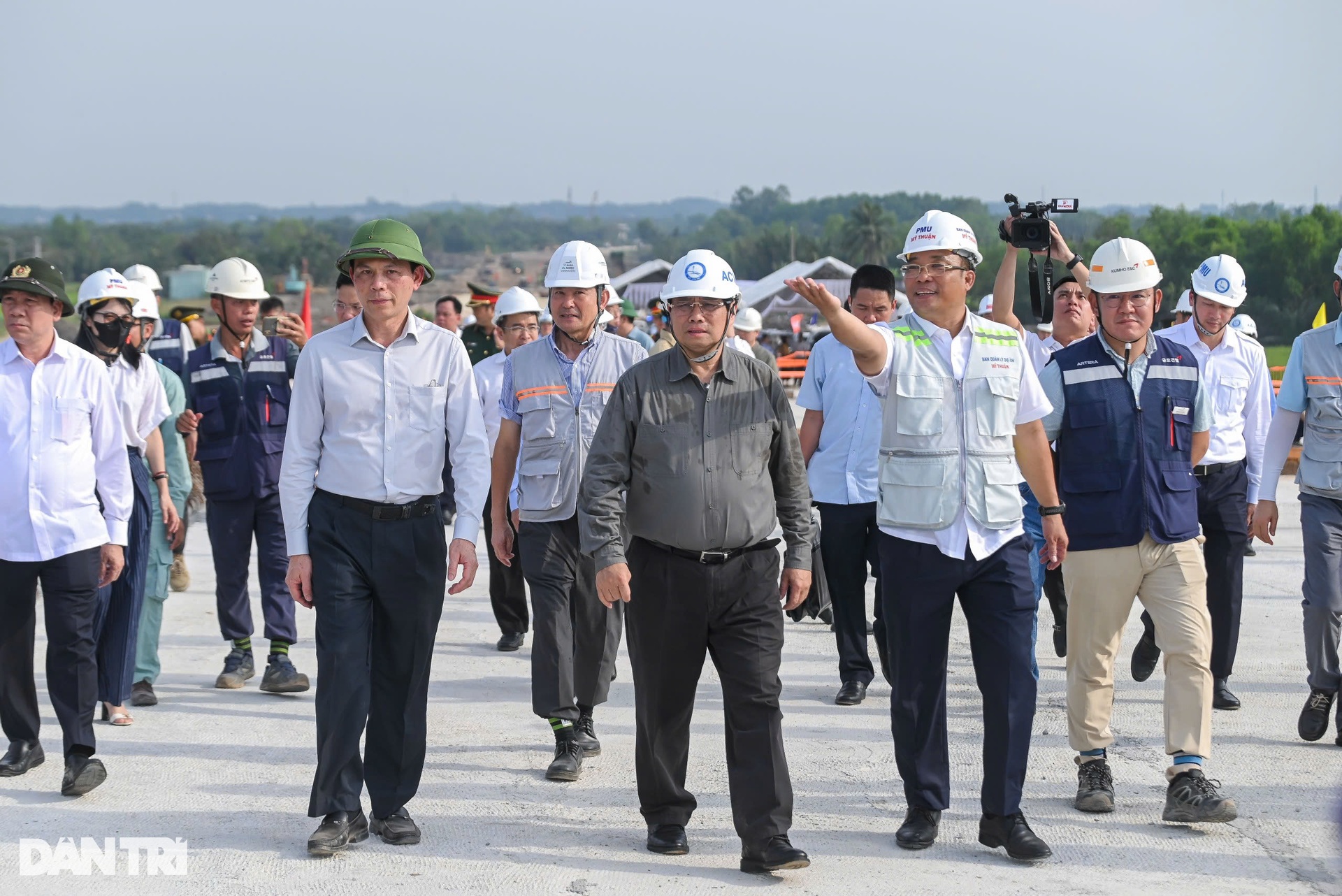 Thủ tướng thị sát cầu Nhơn Trạch trên tuyến Vành đai 3 TPHCM - 1 Thủ tướng thị sát cầu Nhơn Trạch trên tuyến Vành đai 3 TPHCM - 1