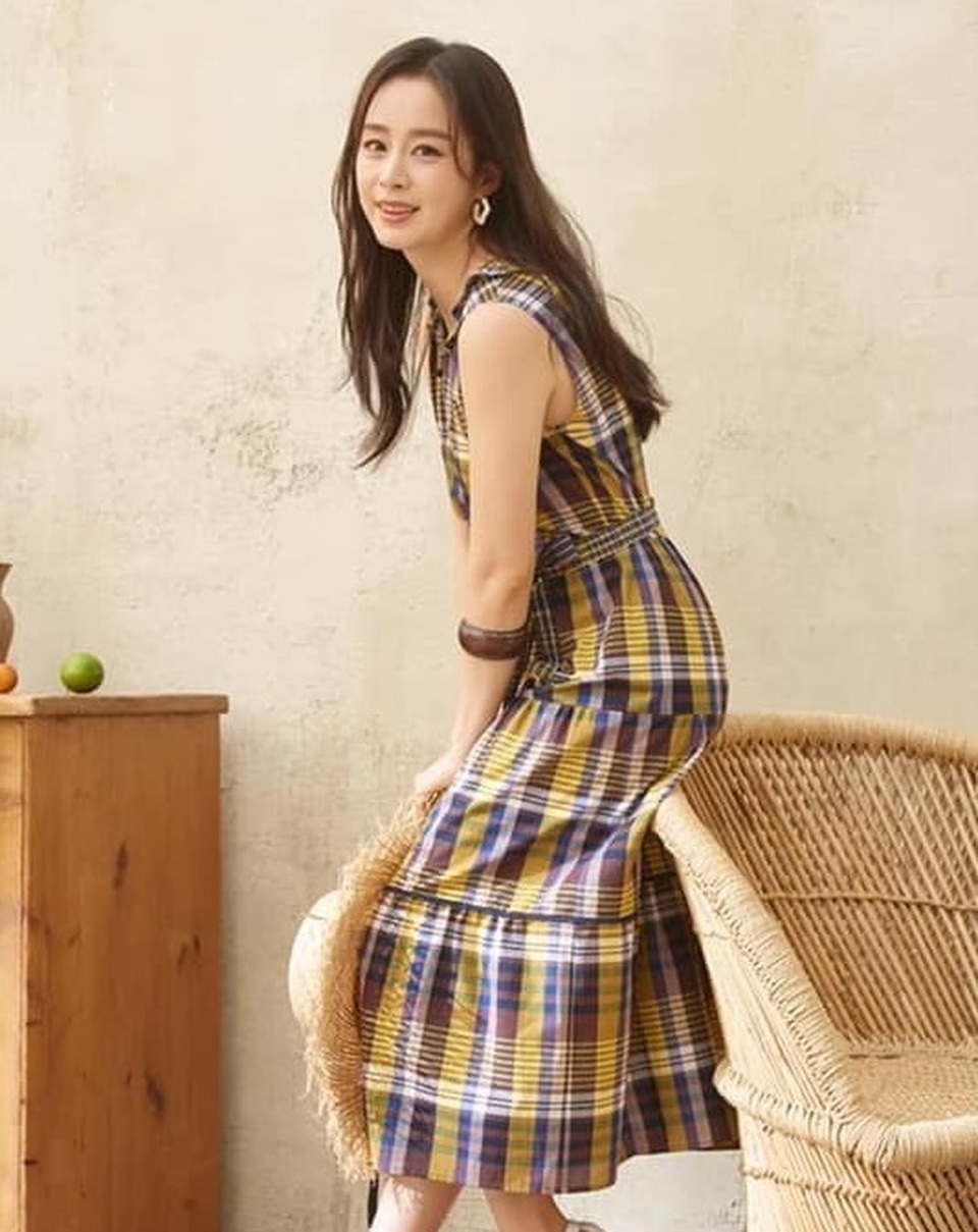 Cuộc lột xác ấn tượng của Kim Tae Hee trong “Hi Bye Mama” - 6 Cuộc lột xác ấn tượng của Kim Tae Hee trong “Hi Bye Mama” - 6