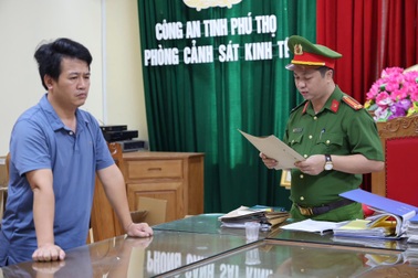 Hai giám đốc sản xuất hàng triệu bình chữa cháy giả