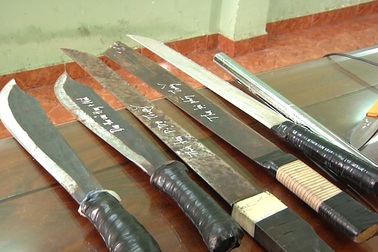 Băng nhóm "chém trước, cướp sau" gieo nỗi kinh hoàng về đêm