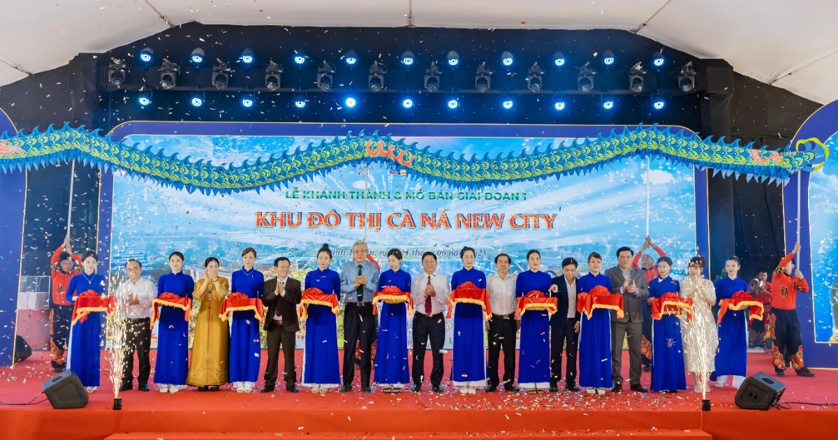 Hàng trăm khách tham dự lễ mở bán, khánh thành giai đoạn 1 Cà Ná New City