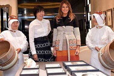 Phu nhân Thủ tướng Nhật Bản mời bà chủ Nhà Trắng đi ngắm ngọc trai