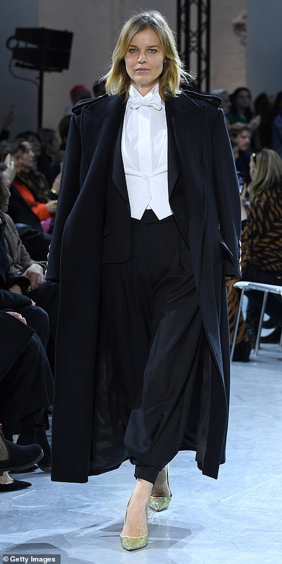 Bella Hadid táo bạo diện áo không nội y - 10 Bella Hadid táo bạo diện áo không nội y - 10