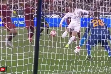 Khi Bale lạc lõng giữa trung tuyến