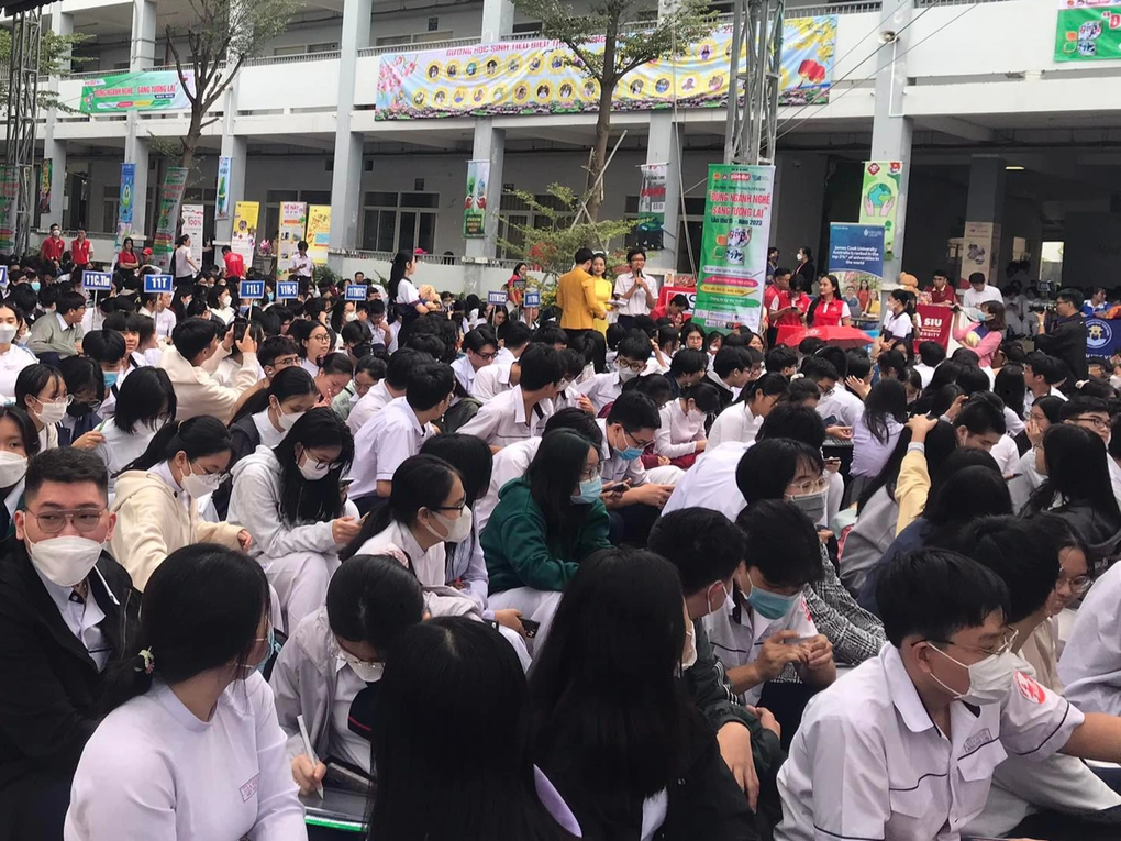 Cô, dì, chú, bác không học hành vẫn làm... bất động sản ngon lành - 1 Cô, dì, chú, bác không học hành vẫn làm... bất động sản ngon lành - 1