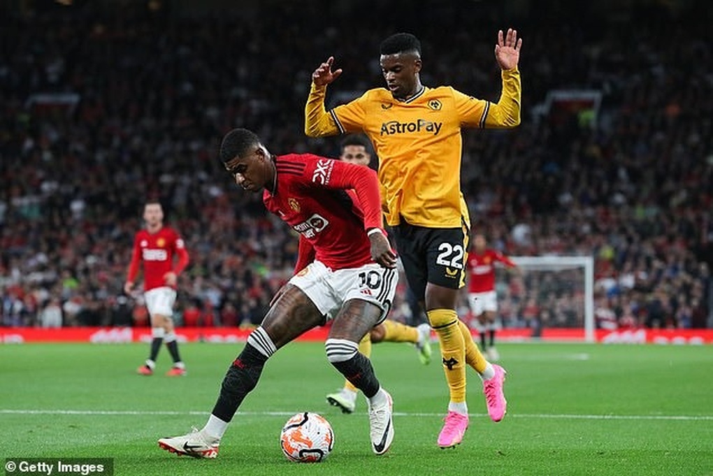 Sir Alex Ferguson chỉ ra nhược điểm của Man Utd sau trận thắng Wolves - 2 Sir Alex Ferguson chỉ ra nhược điểm của Man Utd sau trận thắng Wolves - 2