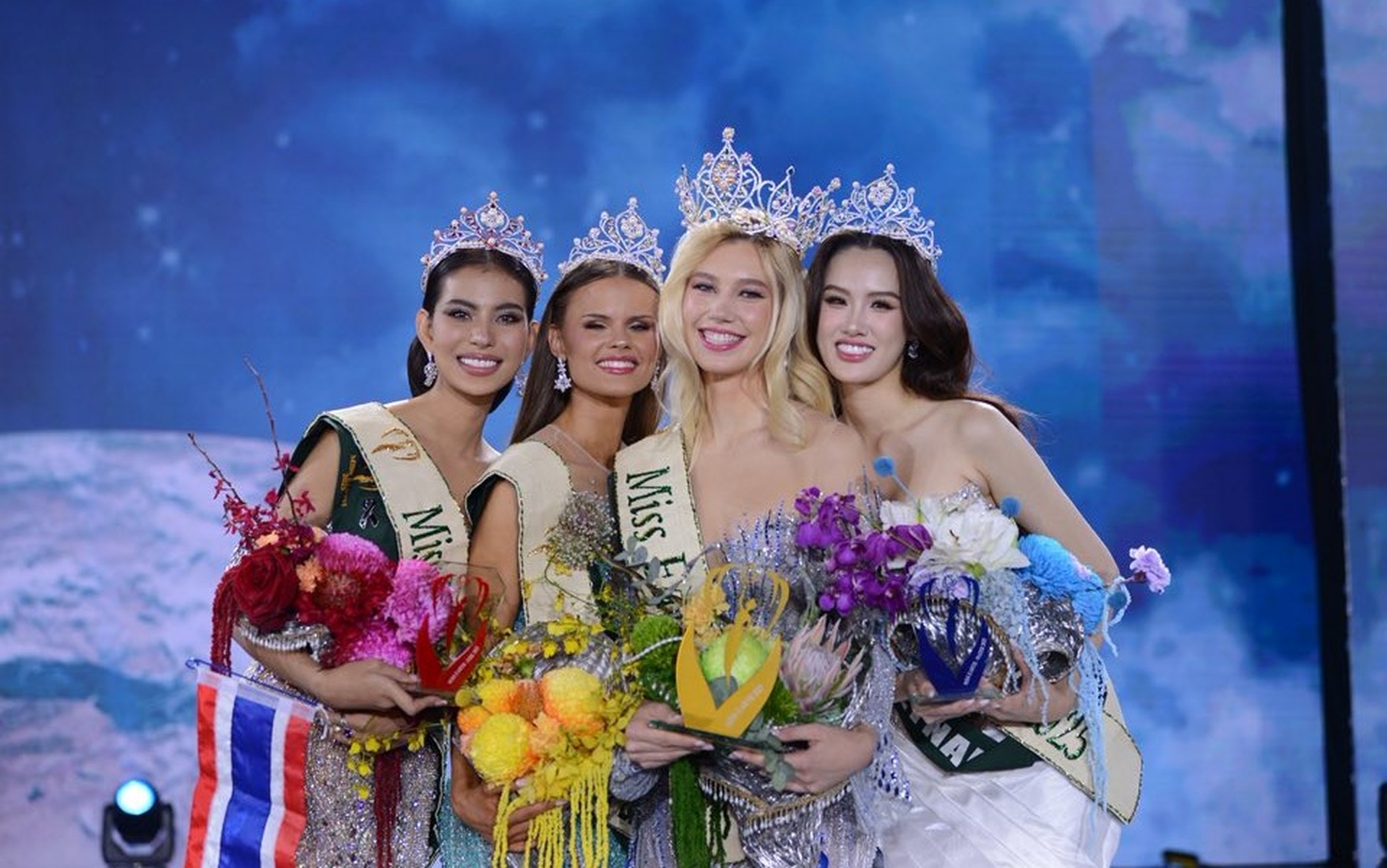 The sexy figure of the Sắc vóc gợi cảm của “búp bê tóc vàng” vừa đăng quang Hoa hậu Trái đất - 1