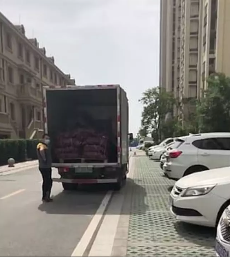 Bị cắm sừng, cô gái gửi tặng 1 tấn hành tây cho người yêu cũ - 2 Bị cắm sừng, cô gái gửi tặng 1 tấn hành tây cho người yêu cũ - 2