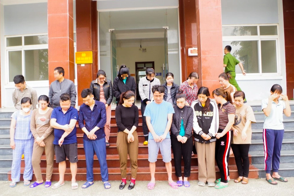 Gần 150 công an Nghệ An đồng loạt đột kích đường dây đánh bạc khủng - 1 Gần 150 công an Nghệ An đồng loạt đột kích đường dây đánh bạc khủng - 1