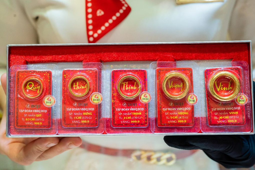Vàng ép vỉ Hưng Thịnh Vượng: Lựa chọn phù hợp để đầu tư, tích trữ, quà tặng - 2 Vàng ép vỉ Hưng Thịnh Vượng: Lựa chọn phù hợp để đầu tư, tích trữ, quà tặng - 2
