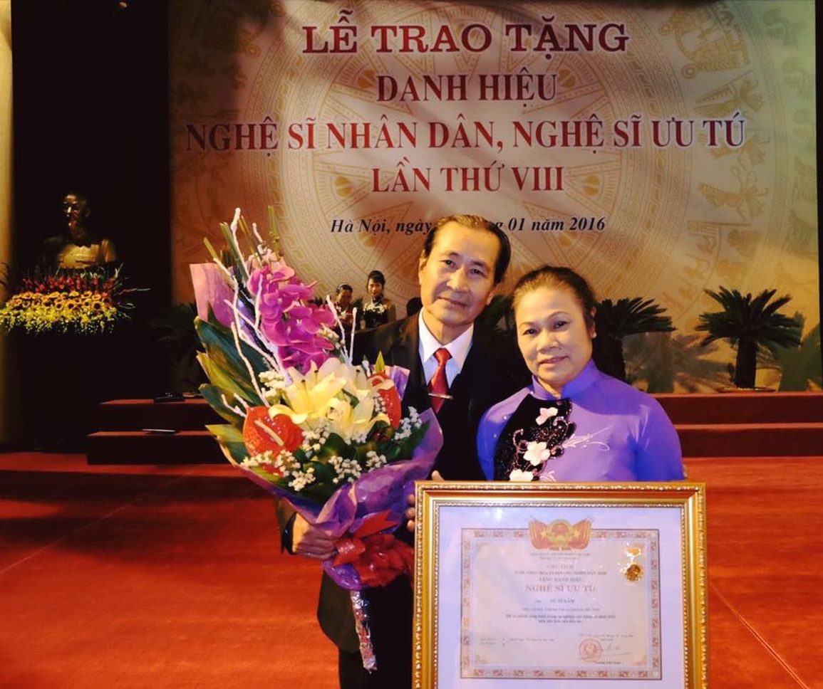 NSND Tự Long gây bão mạng với bức ảnh chụp cùng bố - 2 NSND Tự Long gây bão mạng với bức ảnh chụp cùng bố - 2