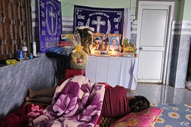 Lật ghe trong lũ, xót xa 2 học sinh là chị em ruột tử vong thương tâm