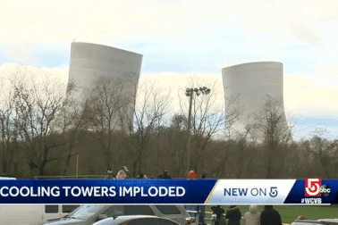 Xem hai tòa tháp khổng lồ bị đánh sập thành tro chỉ trong nháy mắt