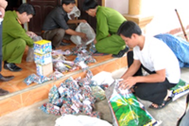 Khám nhà, bắt đối tượng “ém” pháo chờ Tết 