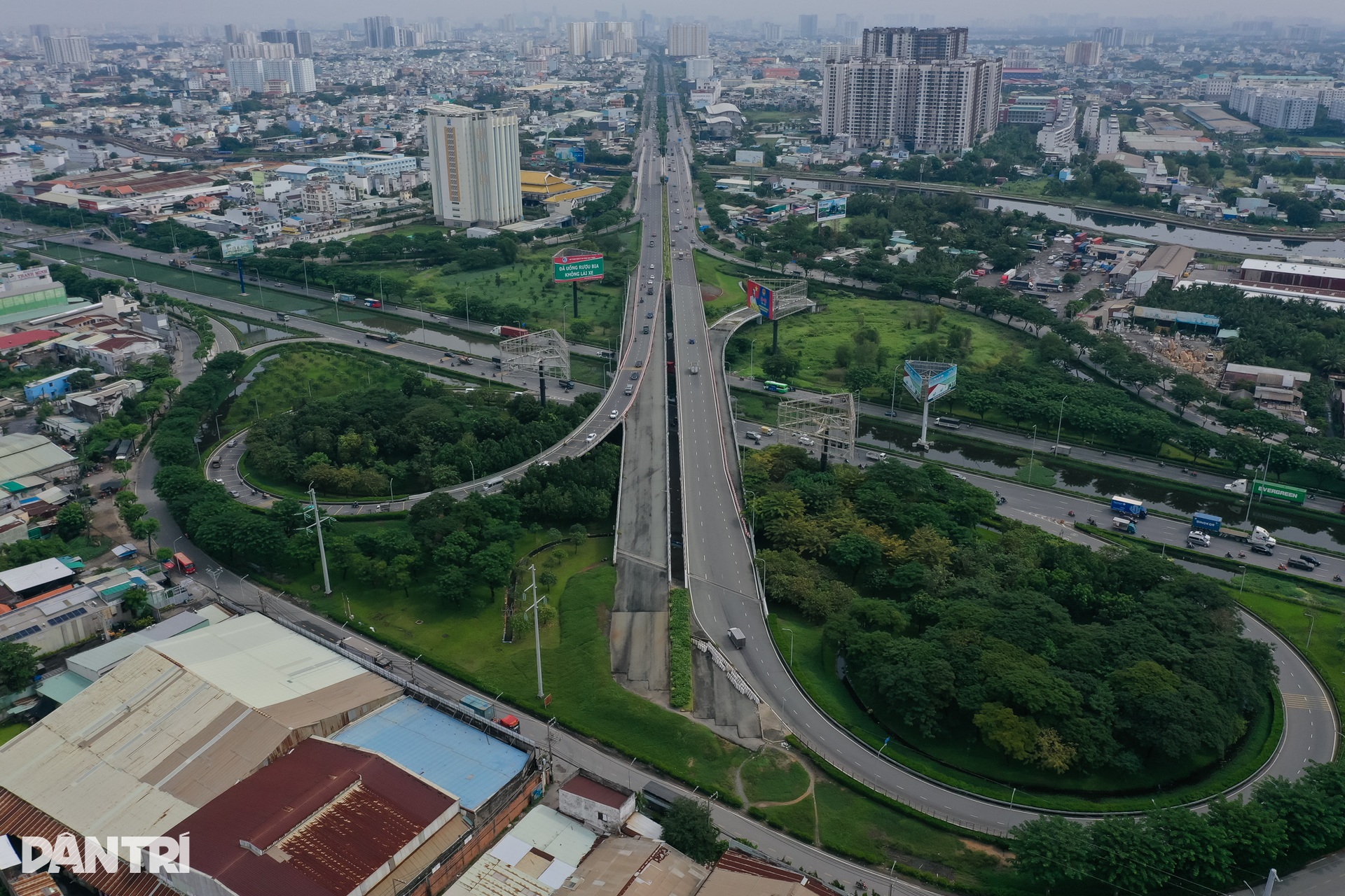 Cảnh ngổn ngang ở dự án đường nối cao tốc TPHCM - Trung Lương - 1