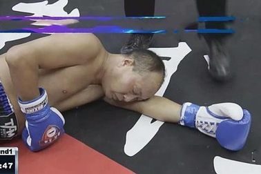 Không tự lượng sức, cao thủ Thái Cực Quyền bị đấm gục sau 80 giây