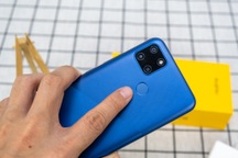 Mở hộp Realme C12 - smartphone 3,5 triệu có pin chờ hai tháng