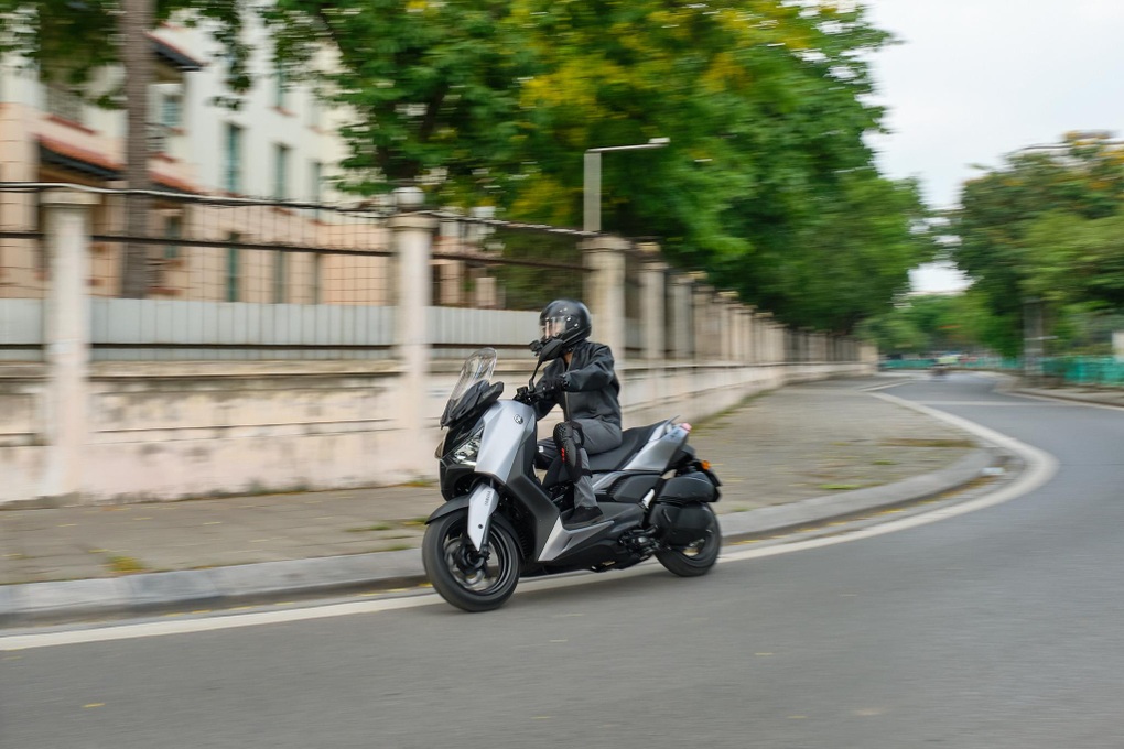 Xe tay ga đường dài Yamaha XMAX 300: Lựa chọn cho người sống xa trung tâm - 1 Xe tay ga đường dài Yamaha XMAX 300: Lựa chọn cho người sống xa trung tâm
