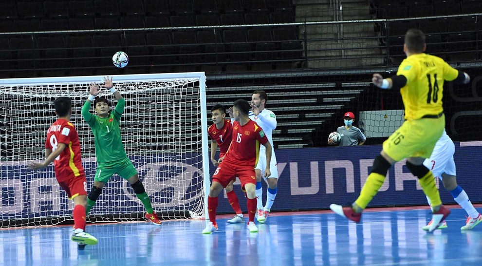 Hình ảnh chiến đấu kiên cường của tuyển futsal Việt Nam ở World Cup - 5 Hình ảnh chiến đấu kiên cường của tuyển futsal Việt Nam ở World Cup - 5